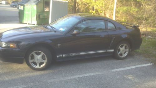 2001 ford mustang base coupe 2-door 3.8l