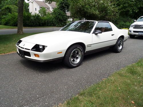 1986 chevrolet camaro sport coupe 2-door 5.0l --- low mileage