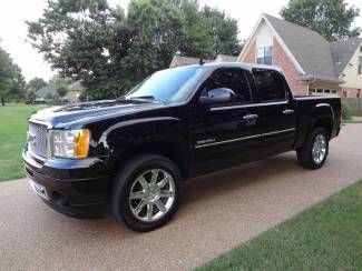 Arkansas 1-owner, nonsmoker, denali, nav, rear cam, chrome 20's, climate seats!