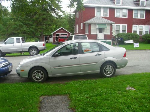 2007 ford focus se sedan 4-door 2.0l