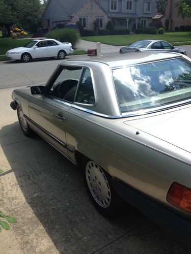 Mercedes-Benz 560 SL 500 Series, image 3