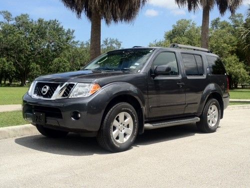 2012 nissan pathfinder sv model 4x4, rear camera, tow hitch, running boards