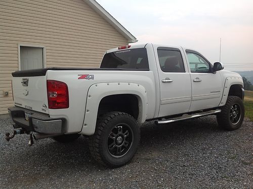 Sell used 2013 Rocky Ridge package white chevy silverado 1500 pickup in
