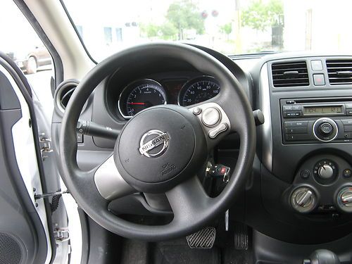 Sedan four doors, white color good condition clean title and good car fax report, image 5
