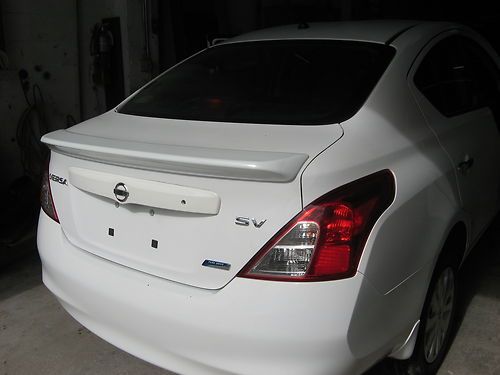 Sedan four doors, white color good condition clean title and good car fax report, image 6