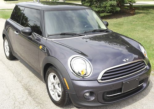 2013 mini cooper 2200 miles super clean, not even one dent or scratch rebuilt