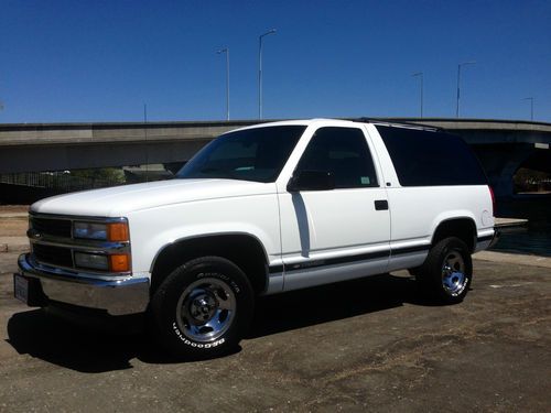 Rare 1999 chevrolet tahoe ls 2-door 2wd blue interior very clean!
