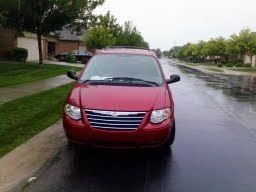 2007 chrysler town &amp; country touring 4 door minivan with stow &amp; go.