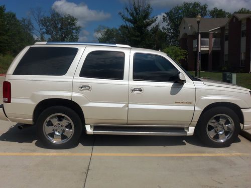 This suv runs and looks great even though it has 200,000 + miles.