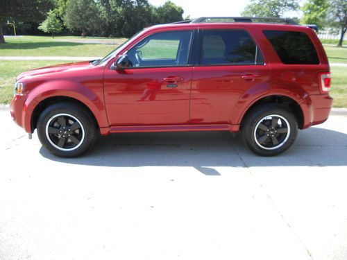 2010 Ford Escape XLT 3.0L*NO RESERVE*LEATHER*SUNROOF*SYNC*4WD*FLEX-FUEL*REBUILT, image 2