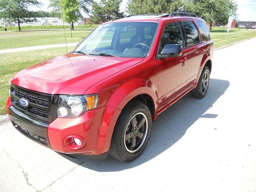 2010 Ford Escape XLT 3.0L*NO RESERVE*LEATHER*SUNROOF*SYNC*4WD*FLEX-FUEL*REBUILT, image 3