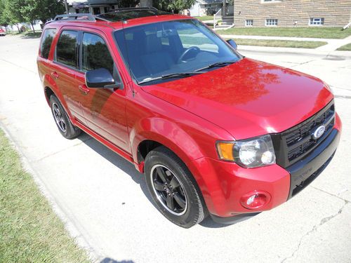 2010 Ford Escape XLT 3.0L*NO RESERVE*LEATHER*SUNROOF*SYNC*4WD*FLEX-FUEL*REBUILT, image 8