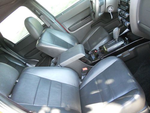 2010 Ford Escape XLT 3.0L*NO RESERVE*LEATHER*SUNROOF*SYNC*4WD*FLEX-FUEL*REBUILT, image 18