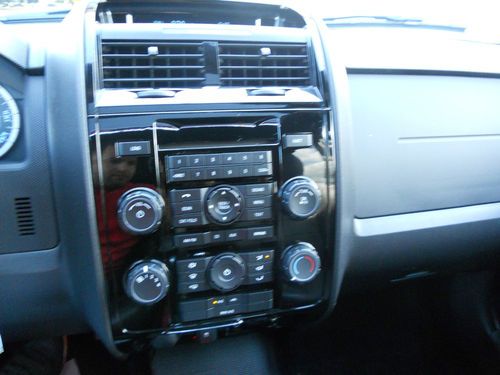 2010 Ford Escape XLT 3.0L*NO RESERVE*LEATHER*SUNROOF*SYNC*4WD*FLEX-FUEL*REBUILT, image 23