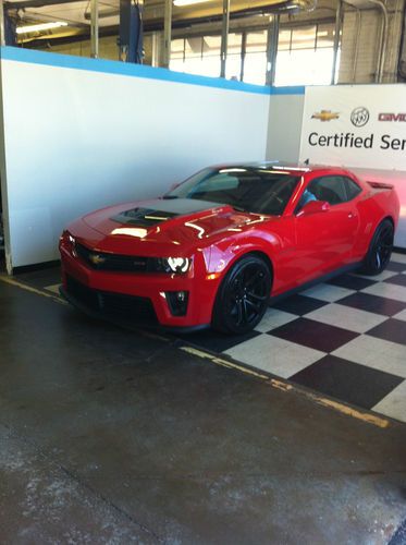 2013 zl1 . only 250 miles private owner $57,000