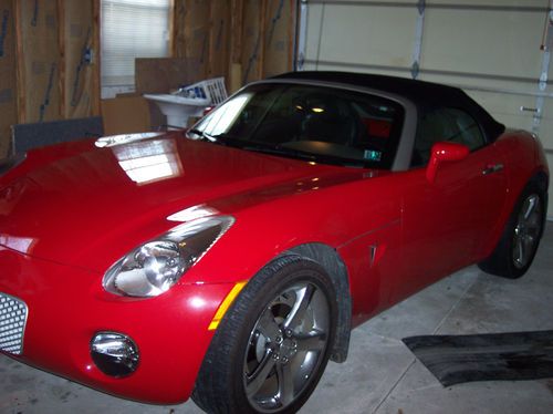 *****2007 red autmatic solstice convertable  sharp   sharp*****