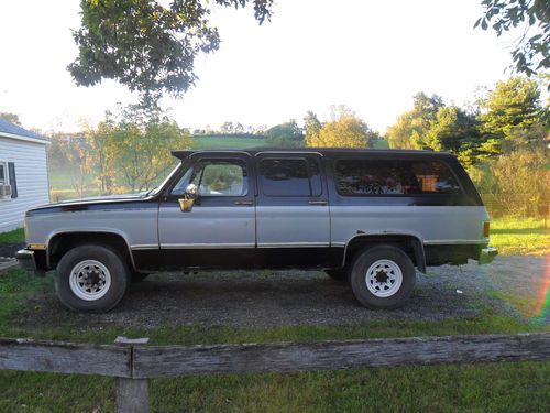 1988 Chevrolet R20 Suburban 4x4 6.2L turbo diesel, image 3