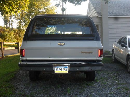 1988 Chevrolet R20 Suburban 4x4 6.2L turbo diesel, image 4