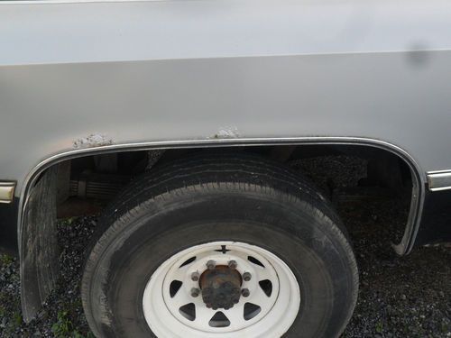 1988 Chevrolet R20 Suburban 4x4 6.2L turbo diesel, image 7