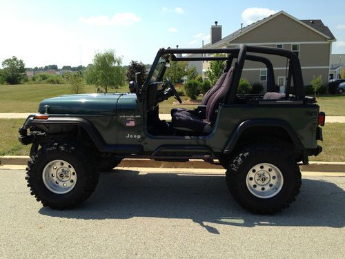 1994 jeep wrangler se / yj  built up, nice jeep, slammin stereo system! winch