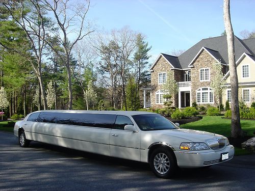 2006 lincoln town car limo