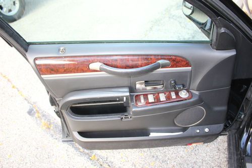 2010 Lincoln Town Car SEDAN Black Executive L Series Car Excellent Condition, image 9