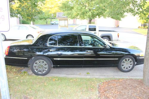 2010 Lincoln Town Car SEDAN Black Executive L Series Car Excellent Condition, image 17