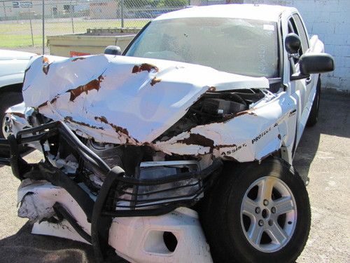 2011 dodge dakota crew cab 4 wheel drive! salvage! no reserve!