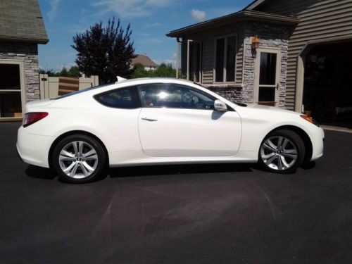 2010 hyundai genesis coupe 3.8 grand touring coupe 2-door 3.8l