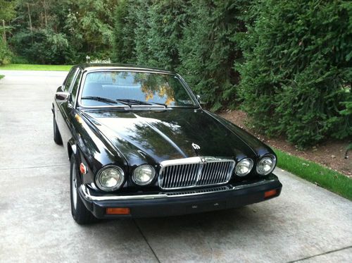 Black jaguar xj6