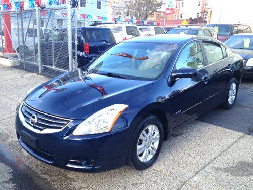 2010 nissan altima - hybrid - 38k - great condition - no reserve