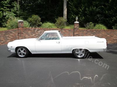 Frame-off, radio, corvette ls2 engine, tremec 6-speed trans, ps, white