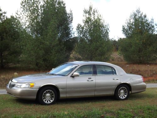 2001 lincoln town car signature sedan 4-door 4.6l