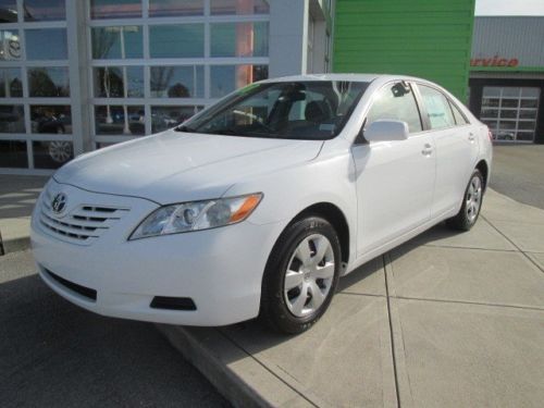 Toyota camry low miles 4 cylinder white auto clear title all power sedan 1 owner