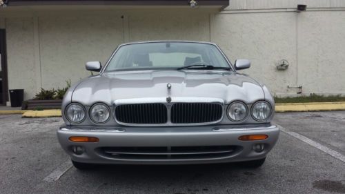 2000 jaguar xj8 sedan 4-door 4.0l