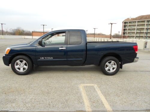 2007 nissan titan,  king cab,  2wd,  one owner,  176,000 miles.    (856)379-7433