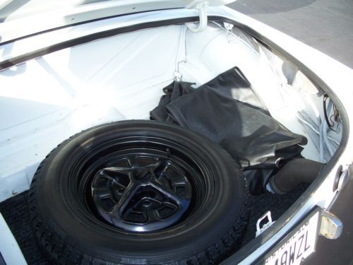 White 1976 MGB, image 8