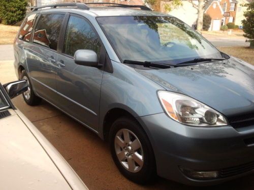 2005 Toyota Sienna XLE, image 2