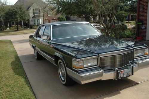 1991 Cadillac Brougham d'Elegance Sedan 4-Door 5.0L Navy Blue, image 2