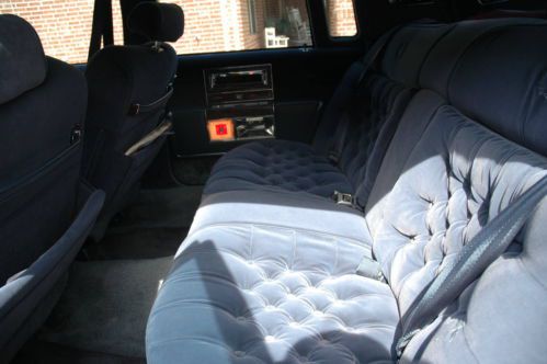 1991 Cadillac Brougham d'Elegance Sedan 4-Door 5.0L Navy Blue, image 6