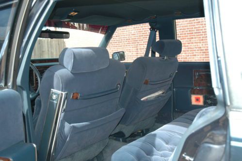 1991 Cadillac Brougham d'Elegance Sedan 4-Door 5.0L Navy Blue, image 11