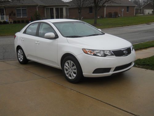 2013 kia forte ex, like new, low mileage