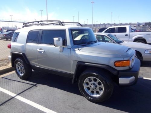 Get ready to cruise in style with this loaded fj.jbl sound,rear cam,tire cover!!
