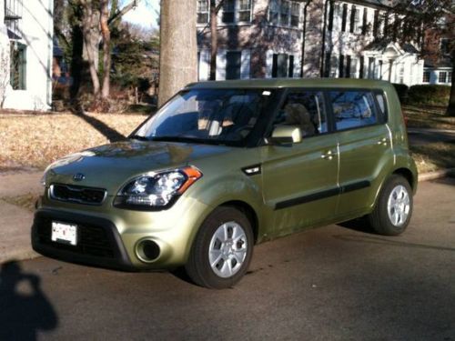 2012 kia soul base hatchback 4-door 1.6l