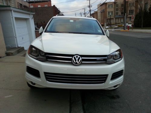 2011 volkswagen touareg hybrid sport utility 4-door 3.0l