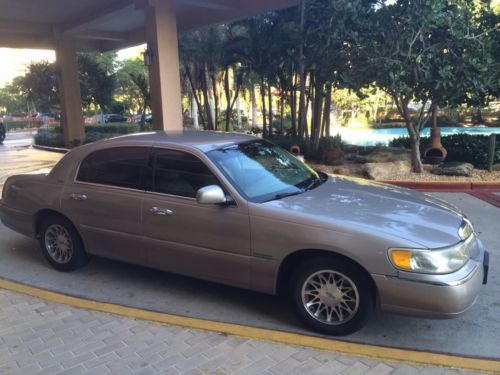 Lincoln town car