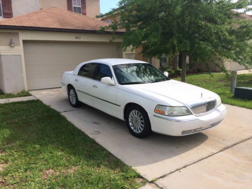 2005 Lincoln Town Car Signature Sedan 4-Door 4.6L, image 2
