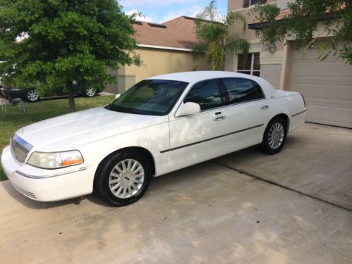 2005 Lincoln Town Car Signature Sedan 4-Door 4.6L, image 3