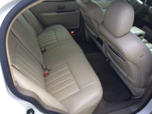 2005 Lincoln Town Car Signature Sedan 4-Door 4.6L, image 4