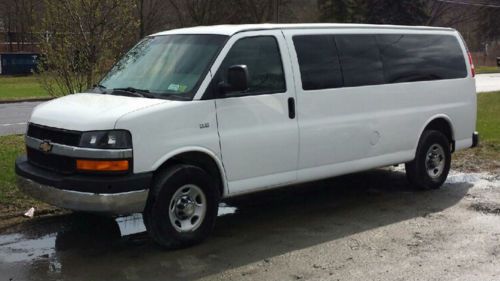 2008 chevrolet express 3500 ls extended passenger van 3-door 6.0l no reserve!